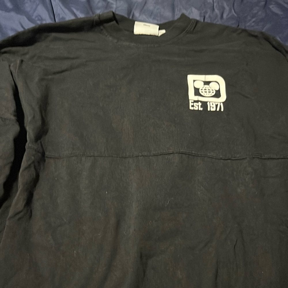 Walt Disney world black spirit jersey medium